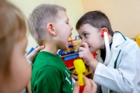 Игры во врачей - любимое занятие детей
