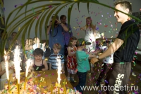 День рождения ребёнка, на котором дети своими руками сделали торт, фотография детского фотографа Игоря Губарева