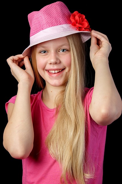 Девочка в розовой шляпке