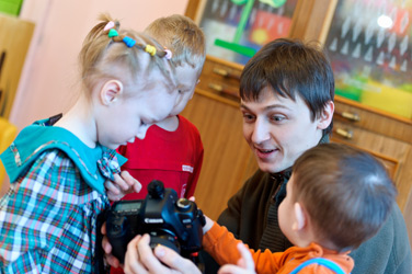 Фотограф-волонтёр в доме ребёнка с детьми требующими усыновления