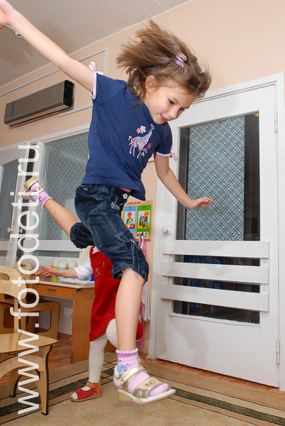 Детская физкультура. Фотки прыгающих детей.