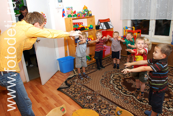 Фотографии детей в галере сайта фотодети.ру. Лучший тренер для маленьких детей.
