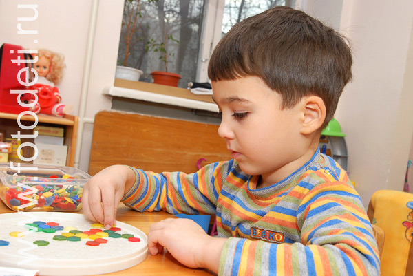 Методики раннего развития детей. Мозаика развивает воображение ребёнка и готовит его руку к письму в школе.
