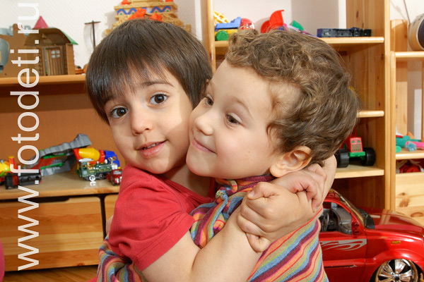 Дети на фото детского фотографа: Учим детей дружить, игры на взаимодействие.