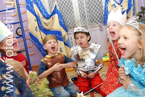 Фотографии детей из архива детского фотографа. Тематические праздники для детей в Москве.