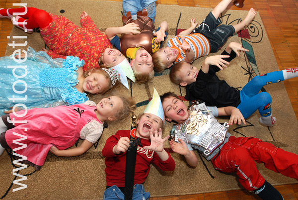 Фотографии детских праздников. Как сделать интересную групповую фотографию детей на детском празднике.