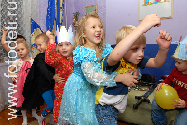 Дети на фото детского фотографа: Как создать настоящий драйв на детском празднике.