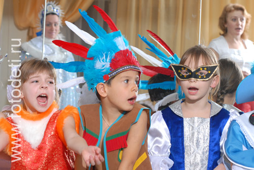 Фотографии детей из архива детского фотографа. Яркие карнавальные костюмы для детей.