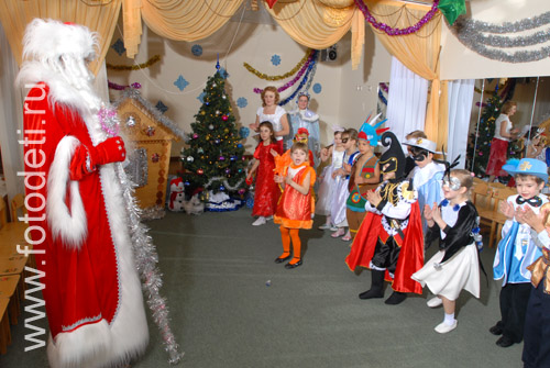 Фотографии детских праздников. Новогодние забавы с Дедом Морозом.