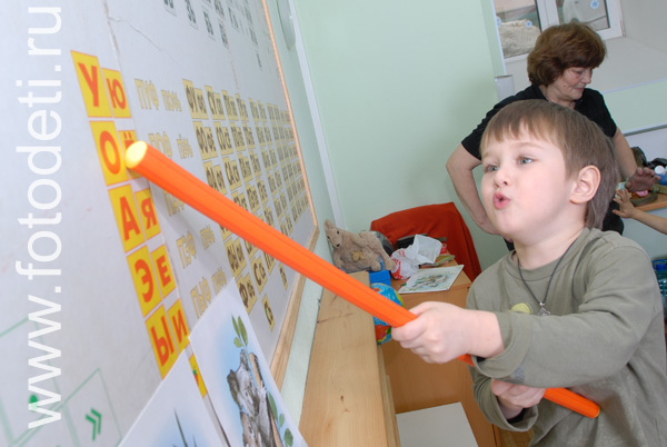 Дети на фото детского фотографа: Обучение чтению по таблице Зайцева.