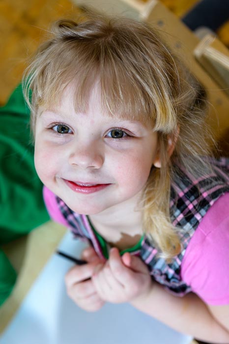 интересные ракурсы для фотосъёмки детского портрета во время фотосъёмки одного дня в детском саду