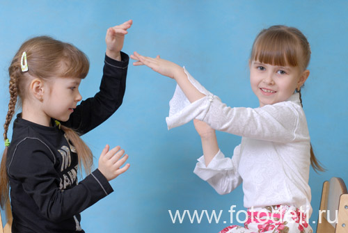 Детская социализация в процессе общения. Общение детей на фотографиях детского фотографа.