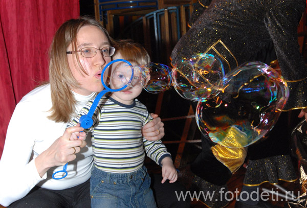 Фотографии детей на авторском сайте детского фотографа. Красивые мыльные пузыри.