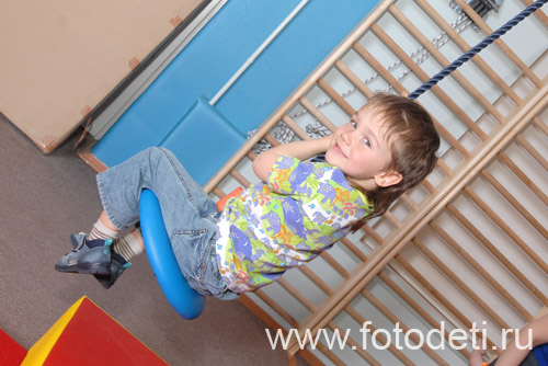 Фотографии детей в галере сайта fotodeti.ru / Дети прыгают.