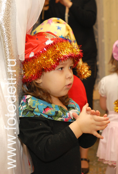 Фотогалерея детских праздников. Девочка в карнавальном костюме на празднике.