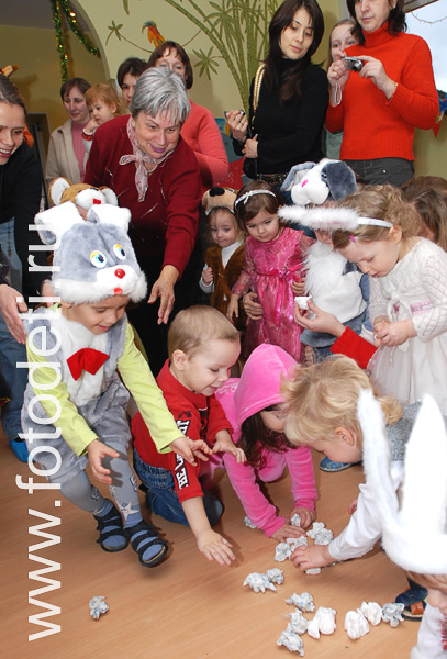 Позитивные фотографии с детьми: Весёлые подвижные новогодние игры для детей.