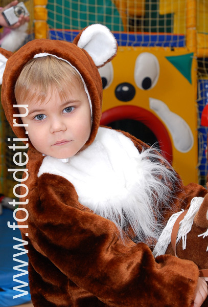Позитивные фотографии с детьми: Прикольный костюм медведя для ребёнка.