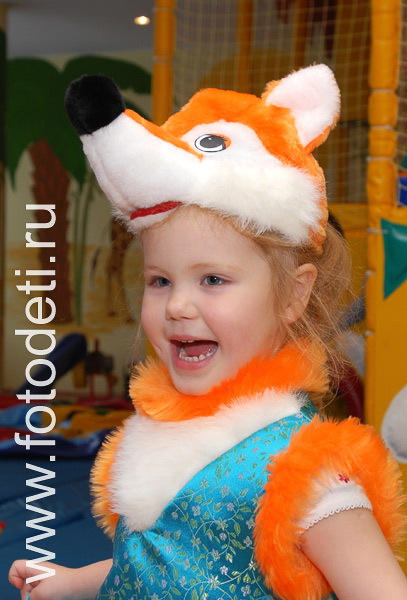 Фото детей на праздниках. Детский костюм лисички в Москве.