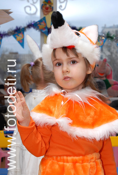 Фотогалерея детских праздников. Девочка лисичка на новогоднем празднике.