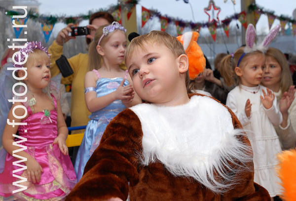 Фотографии детских праздников. Медведь разошёлся на новогоднем празднике.