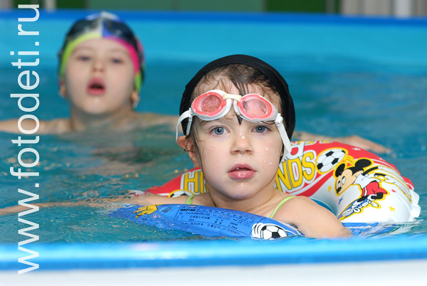 Позитивные фотографии с детьми: Тренировка по  плаванию.