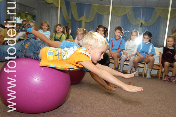 Физическое развитие детей. Фото детских весёлых стартов.
