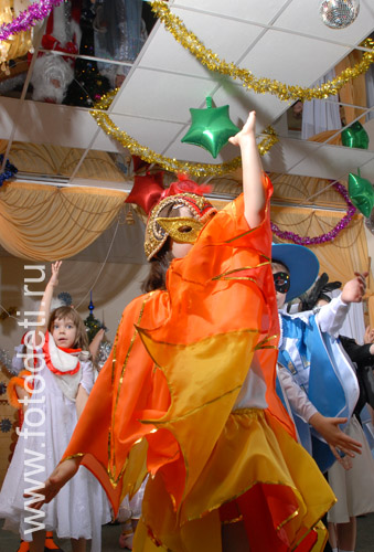Фото детей на праздниках. Яркие праздничные костюмы для детей.