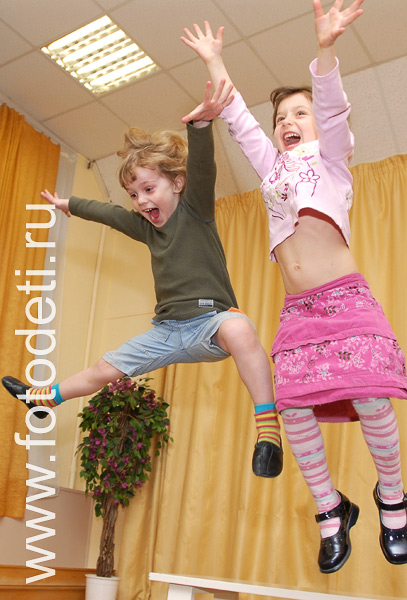 Дети на фото детского фотографа: Игры для прикольной съёмки детей в детском центре.