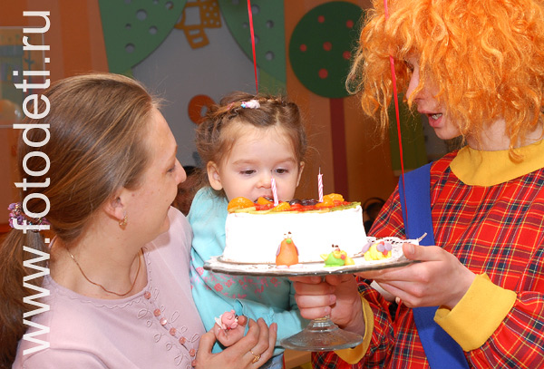 Фотогалерея детских праздников в разделе «Фото детей». Детский торт от клоуна.