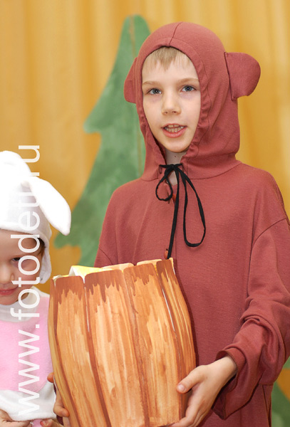 Творческое развитие детей. Мальчик в костюме медведя.