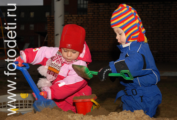 Фото детей в игре: Строительство детских площадок.