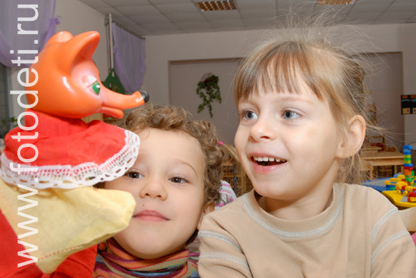 Фотографии детей в авторском фотобанке. Куклы-перчатки помогают быстро найти общий язык с детьми, подружиться  сними.