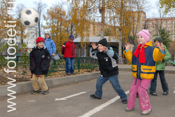 Фото детей в игре: Детский футбол Москва.