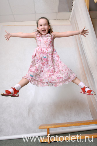 Дети на фото детского фотографа: Как снимать малышей в прыжках для получения резких фотоснимков.