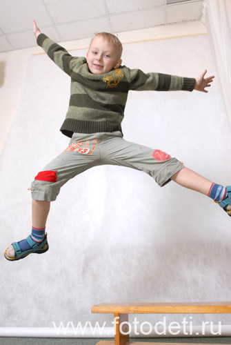Фотографии детей из архива детского фотографа. Как фотать детей-моделей в прыжках для получения не смазанных фотоснимков.
