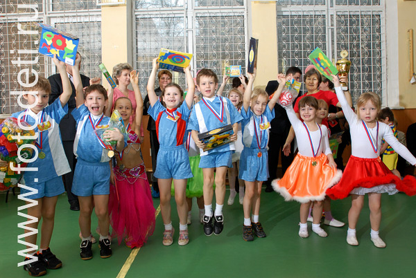 Фотографии детей в галере сайта fotodeti.ru / Фотографии детских весёлых стартов.