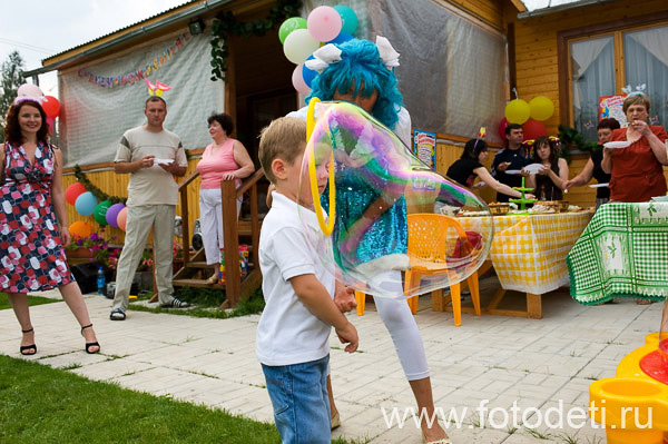 Фотка прикольного дошкольника, на фотосайте детского фотографа и психолога Губарева И.Н.: Большой красивый мыльный пузырь