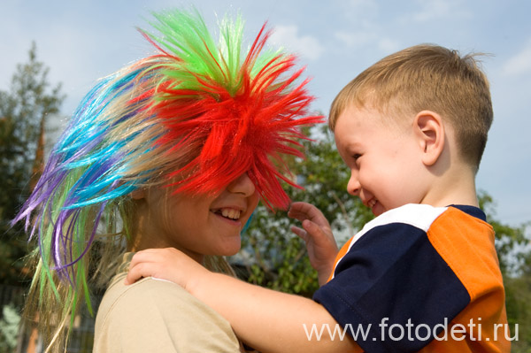 Фотка прикольного малыша, на фотосайте профессионального фотографа Губарева И.Н.: Ребёнок в клоунском парике