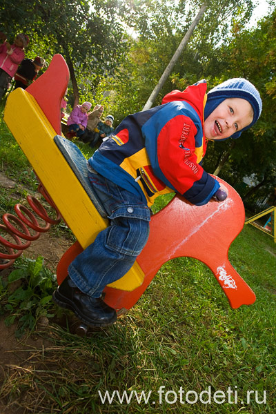 Фото забавного малыша, на сайте профессионального фотографа и психолога Губарева Игоря: Классное оборудование для детской площадки