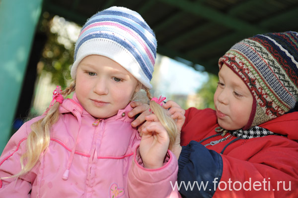 Фото прикольного малыша, на авторском сайте московского фотографа Игоря Губарева: Общение детей на прогулке
