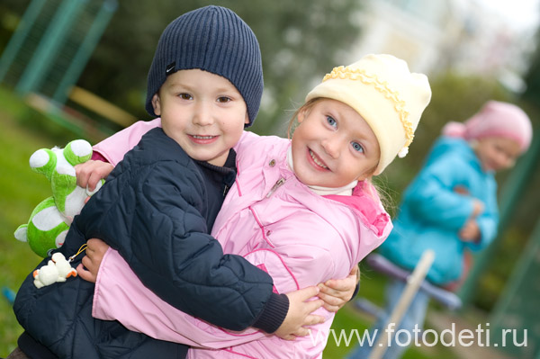 Фотография жизнерадостного малыша, в фотоархиве профессионального фотографа и психолога Игоря Губарева: Дружба мальчика и девочки
