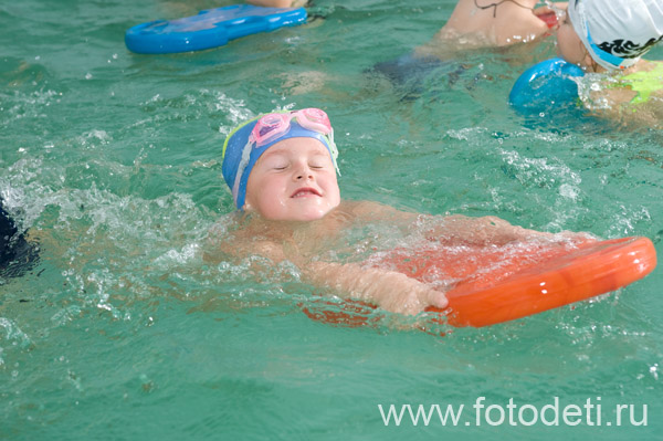 Фотография прикольного малыша, в фотоархиве профессионального фотографа Губарева Игоря: На занятиях в бассейне детского сада