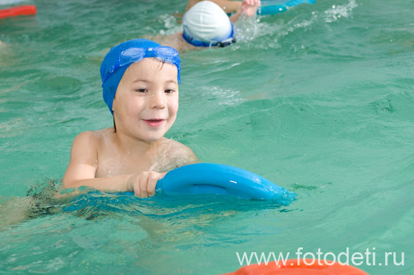 Фотография прикольного малыша, на авторском сайте детского фотографа Губарева И.Н.: Весёлое занятие в бассейне для детей