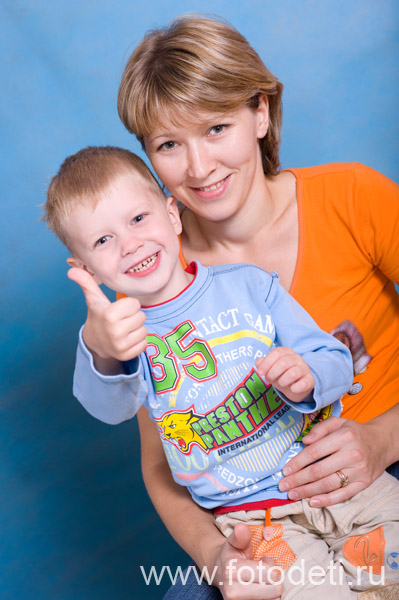 Фотография смешного дошкольника, на веб-сайте профессионального фотографа Губарева Игоря: Позитивные жесты детей на семейной фотографии