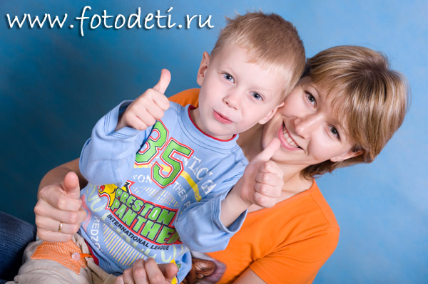 Фотография забавного дошкольника, на фотосайте профессионального фотографа Губарева Игоря: Позитивные жесты на портретной фотографии