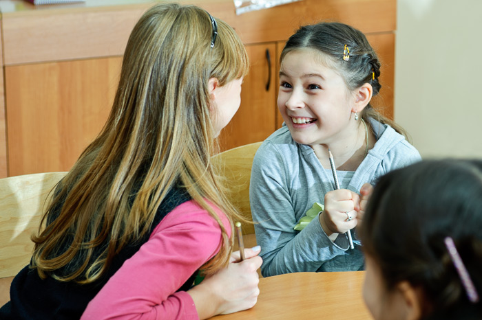 Фото Игоря Губарева: Фотосъёмка школьников в процессе общения.
