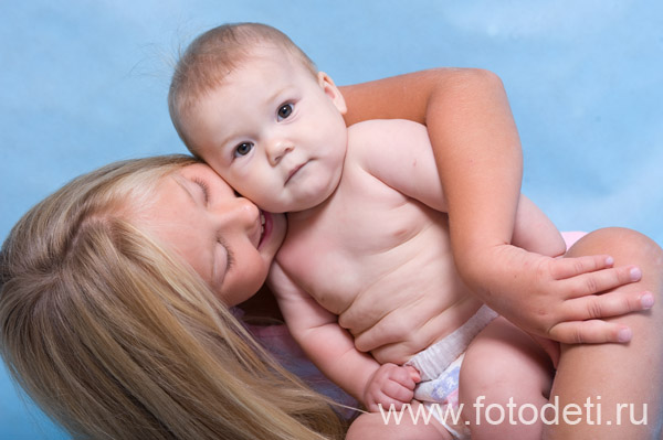 Фотоснимок забавного малыша, в фотоархиве профессионального фотографа Игоря Губарева: Младенец в домашней фотостудии