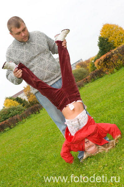 Фотка позитивного ребёнка, на фотосайте профессионального фотографа Губарева И.Н.: Папа - лучший инструктор по йоге