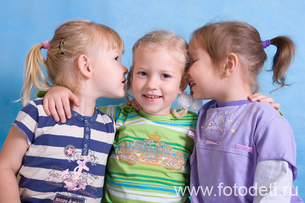 Фотка прикольного малыша, на фотосайте профессионального фотографа Губарева Игоря: О чем шепчуться дети в детском саду