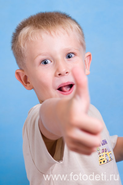 Фотка смешного малыша, на веб-сайте детского фотографа и психолога Губарева Игоря: Прикольные мимика и жесты детей на портретных фотографиях